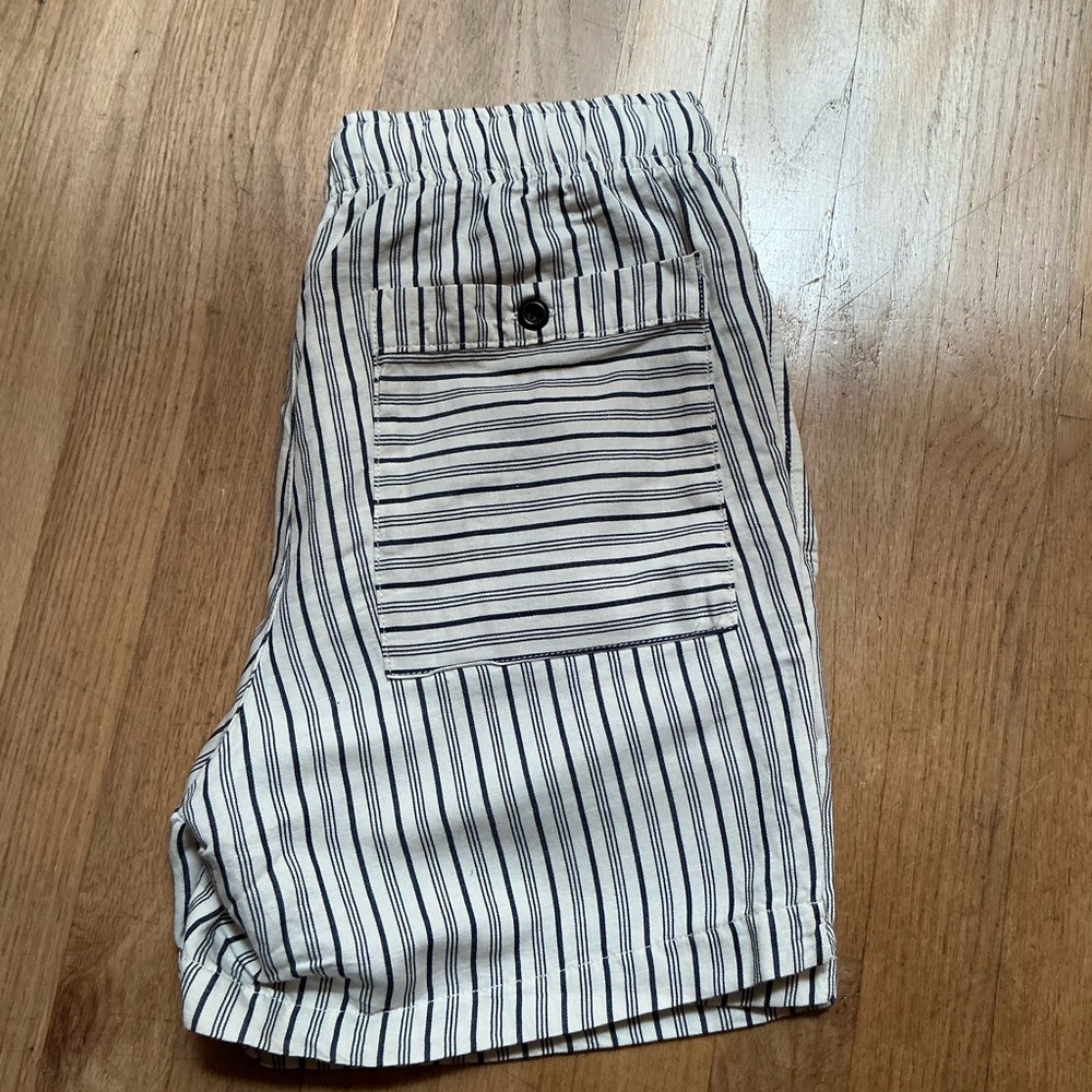 Banana Republic White and Navy Cargo Shorts
